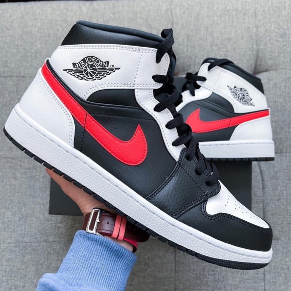 Jordan Other - ❤️🖤🤍 Men’s Nike Air Jordan 1 mid black white shoes